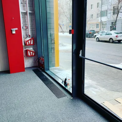 Автосалон Tesla в Москве