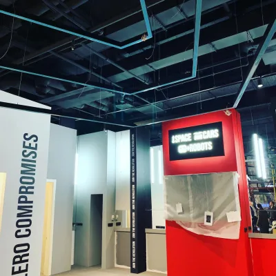 Автосалон Tesla в Москве