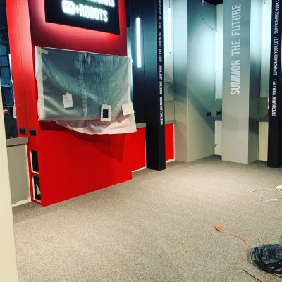 Автосалон Tesla в Москве